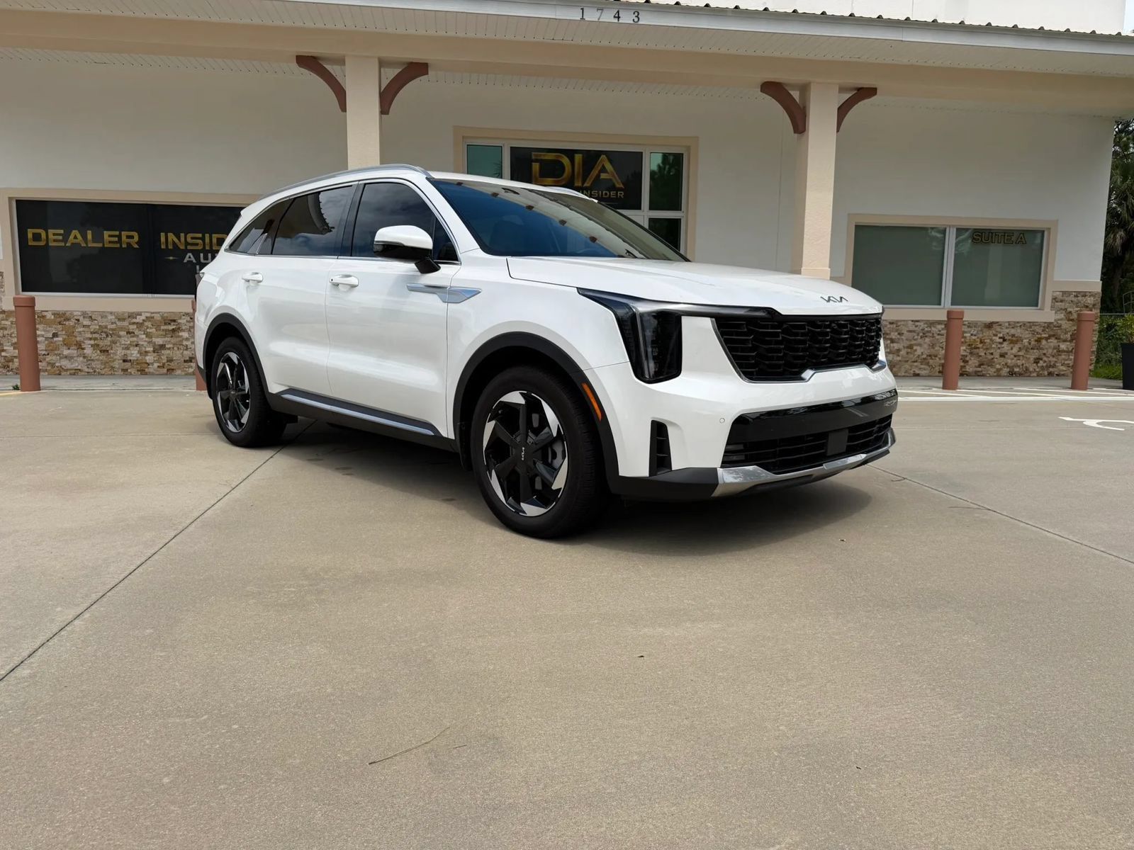 Used 2025 Kia Sorento EX FWD image 2