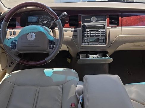 Used 2003 Lincoln Town Car Cartier RWD image 11