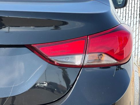 Used 2016 Hyundai Elantra SE FWD image 21