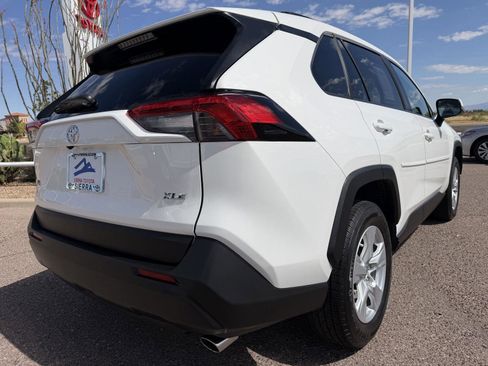 Used 2019 Toyota RAV4 XLE w/ Convenience Package FWD image 17