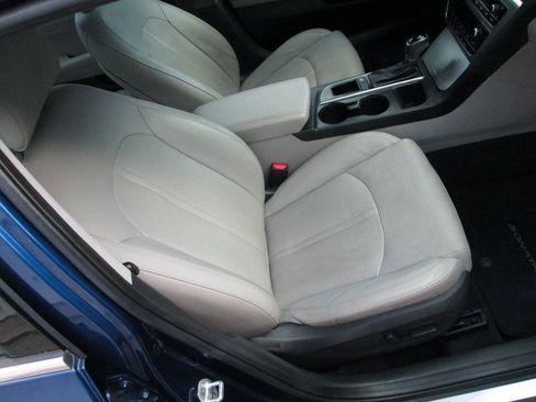Used 2016 Hyundai Sonata Limited w/ Option Group 04 FWD image 19