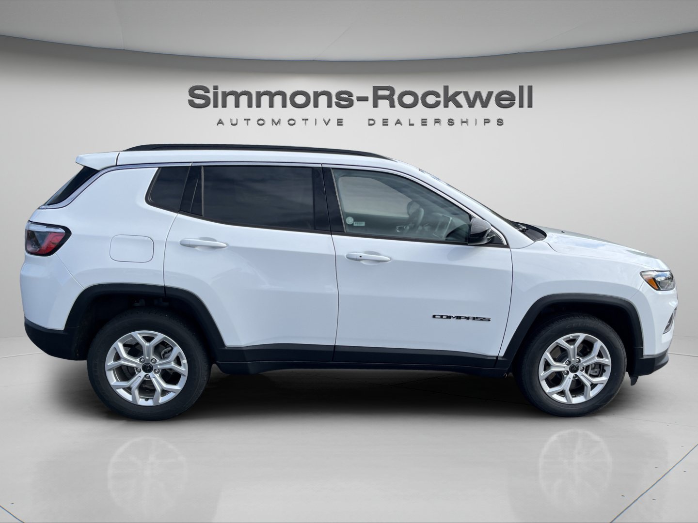 Used 2025 Jeep Compass Latitude AWD/4WD image 6