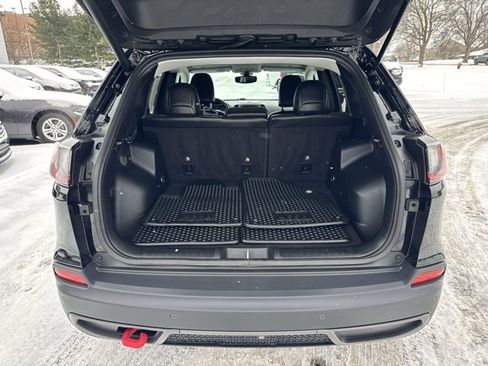Used 2019 Jeep Cherokee Trailhawk image 9