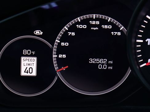 Used 2021 Porsche Cayenne Coupe image 19