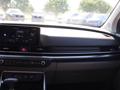 Used 2026 Kia Carnival FWD image 25