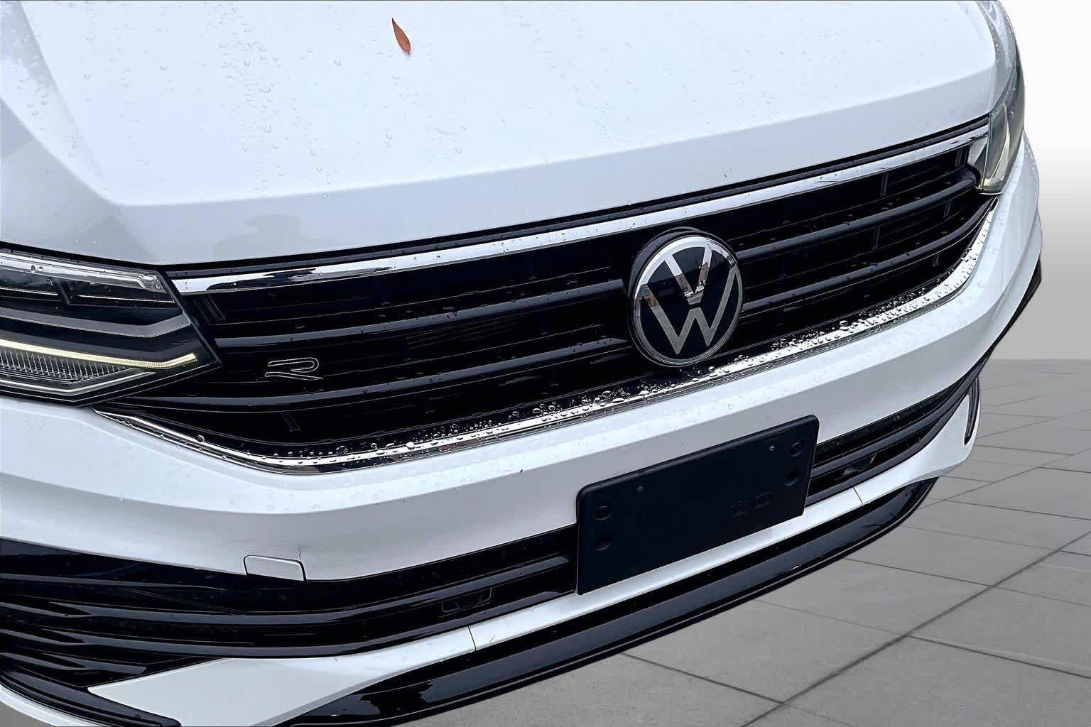 Used 2024 Volkswagen Tiguan SE R-Line AWD/4WD image 30