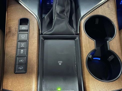 Used 2023 Lexus LX 600 4WD w/ Luxury Package image 19