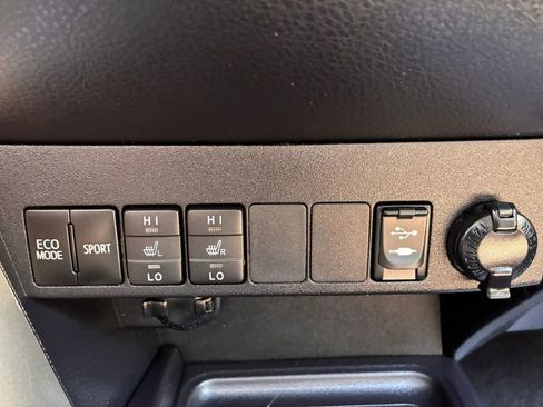 Used 2014 Toyota RAV4 Limited AWD/4WD image 33