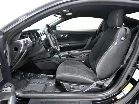 Used 2017 Ford Mustang GT RWD image 5