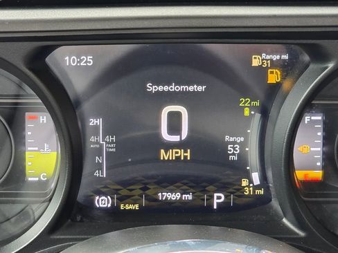 Used 2025 Jeep Wrangler Unlimited Sahara AWD/4WD image 33