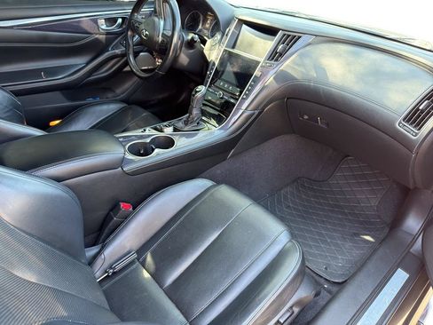 Used 2017 INFINITI Q60 Red Sport 400 RWD image 7
