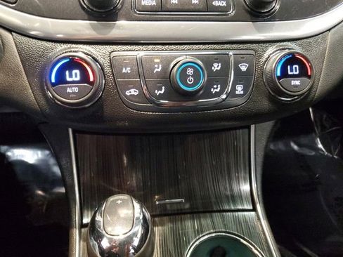 Used 2019 Chevrolet Impala LT w/ LT Convenience Package image 19