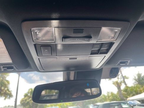 Used 2018 Toyota Tacoma Limited AWD/4WD image 21