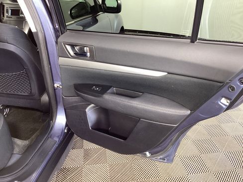 Used 2014 Subaru Outback 2.5i Premium w/ Moonroof Package AWD/4WD image 10