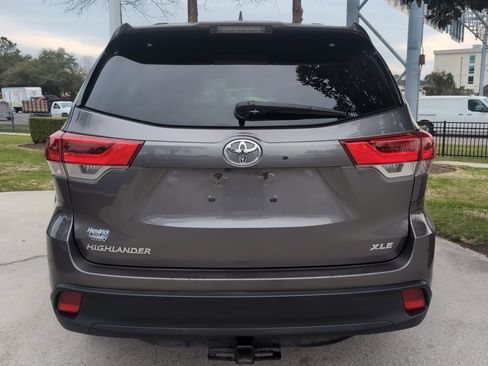 Used 2017 Toyota Highlander FWD V6 image 9