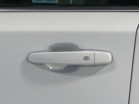 Used 2023 Chevrolet Traverse LS FWD image 16