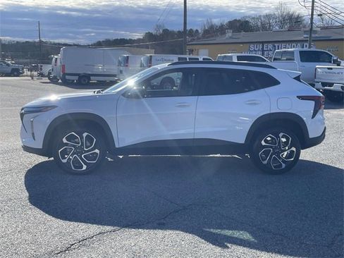 Used 2024 Chevrolet Trax RS w/ Sunroof Package image 7