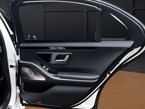 Used 2022 Mercedes-Benz S 500 4MATIC w/ AMG Line Package image 33