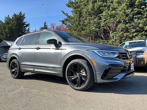 Used 2023 Volkswagen Tiguan SE R-Line image 2