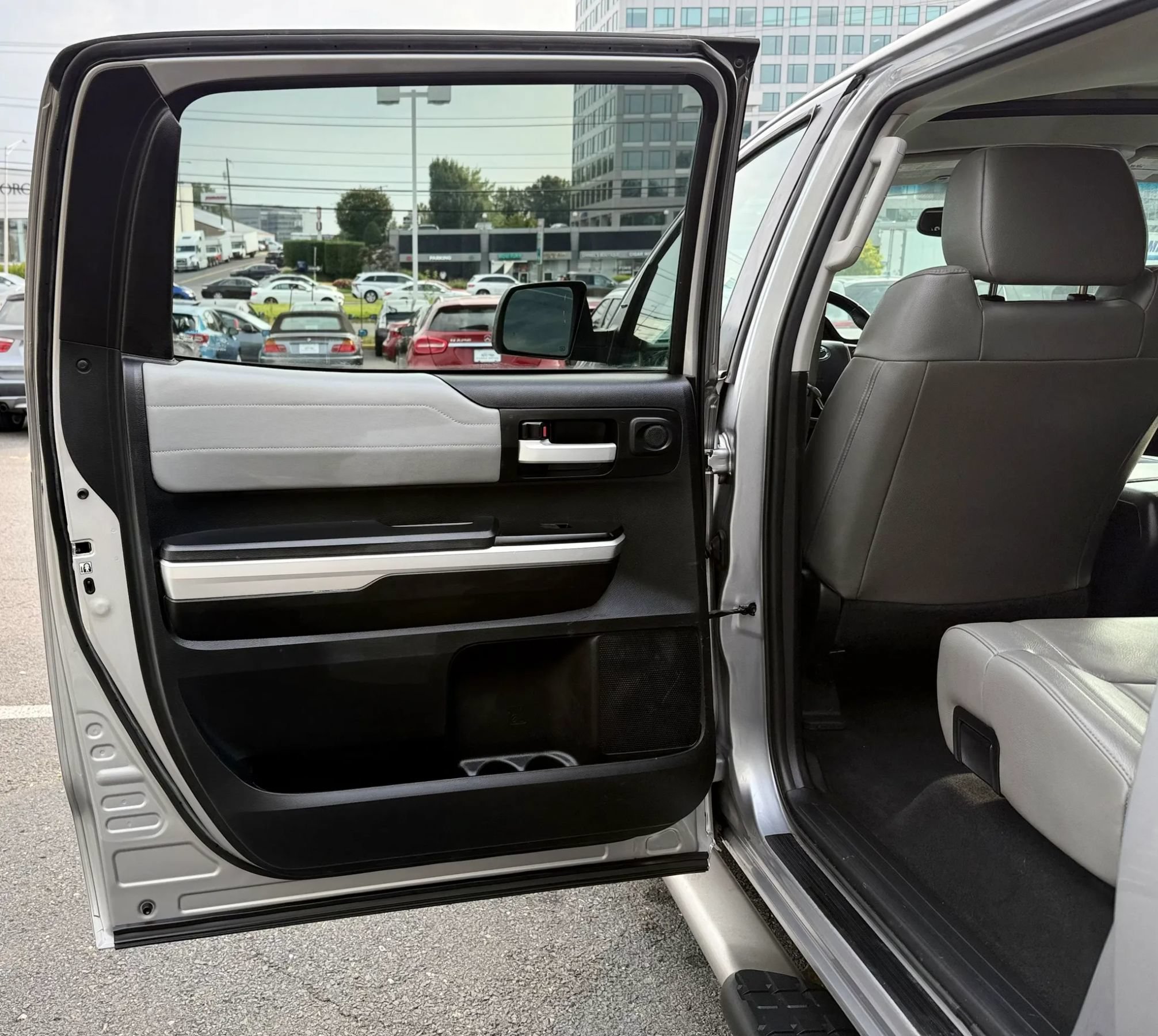 Used 2017 Toyota Tundra Limited w/ Limited Premium Package AWD/4WD image 26