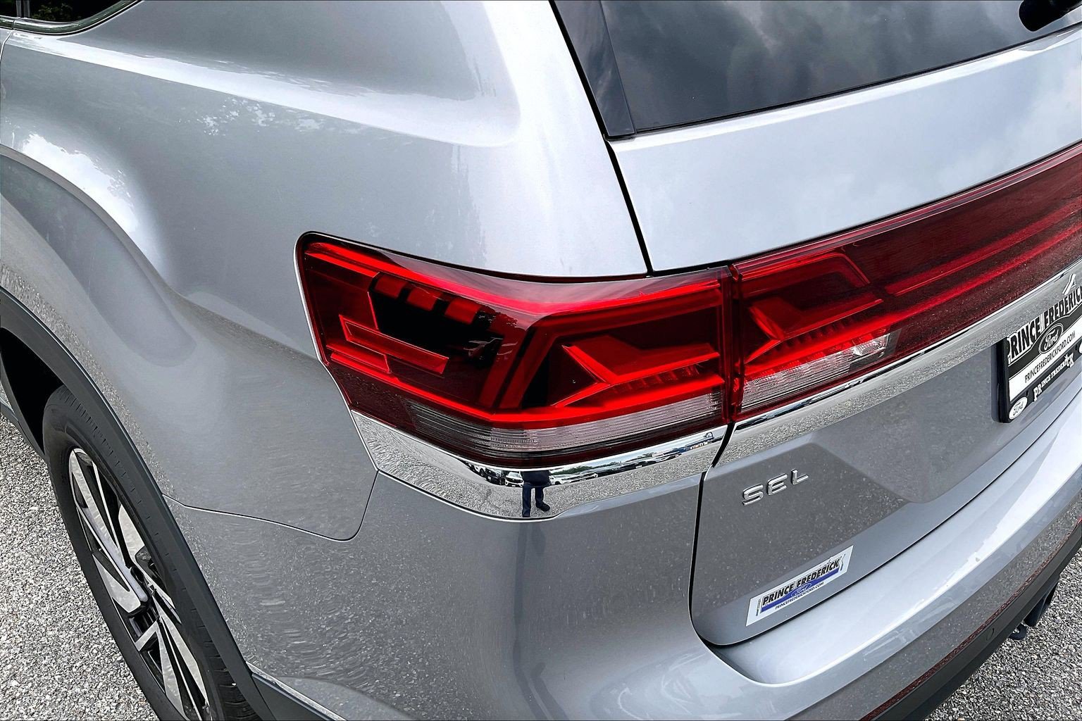 Used 2025 Volkswagen Atlas SEL AWD/4WD image 30