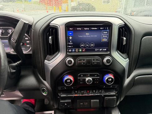 Used 2021 GMC Sierra 1500 Elevation w/ Preferred Package AWD/4WD image 17