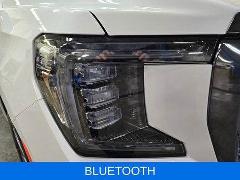 Used 2024 GMC Yukon Denali Ultimate AWD/4WD image 5