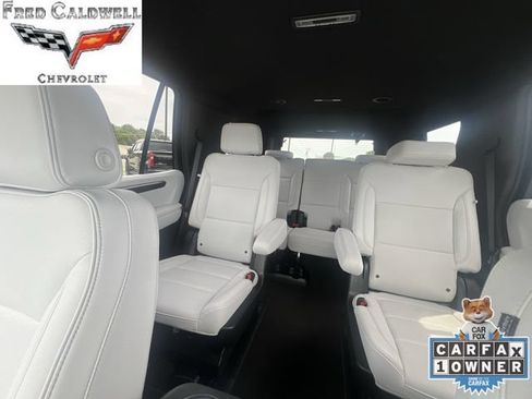 Used 2025 Chevrolet Tahoe Premier AWD/4WD image 13