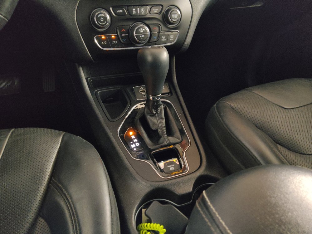 Used 2019 Jeep Cherokee Limited FWD image 26