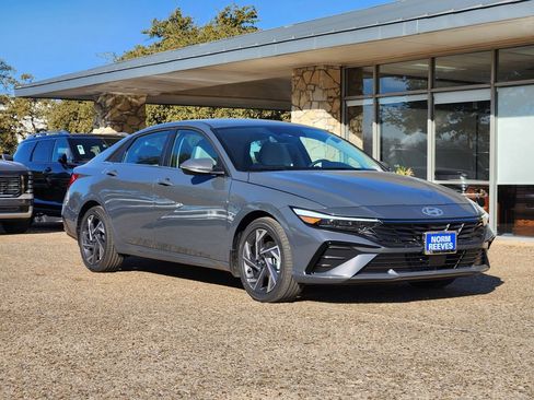 New 2026 Hyundai Elantra Limited FWD image 2