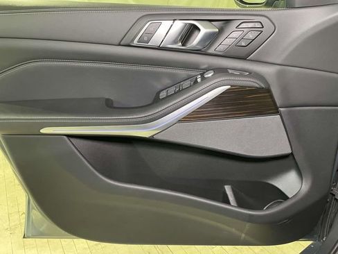 Used 2023 BMW X7 xDrive40i w/ Executive Package image 40