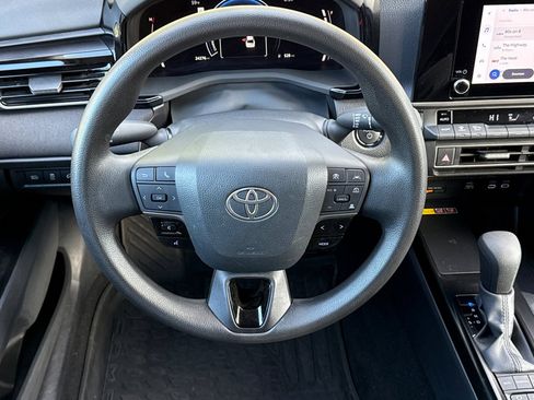 Used 2025 Toyota Camry LE image 17