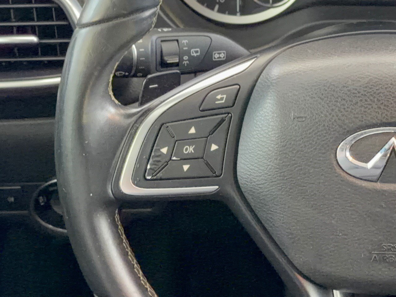 Used 2018 INFINITI QX30 FWD image 18