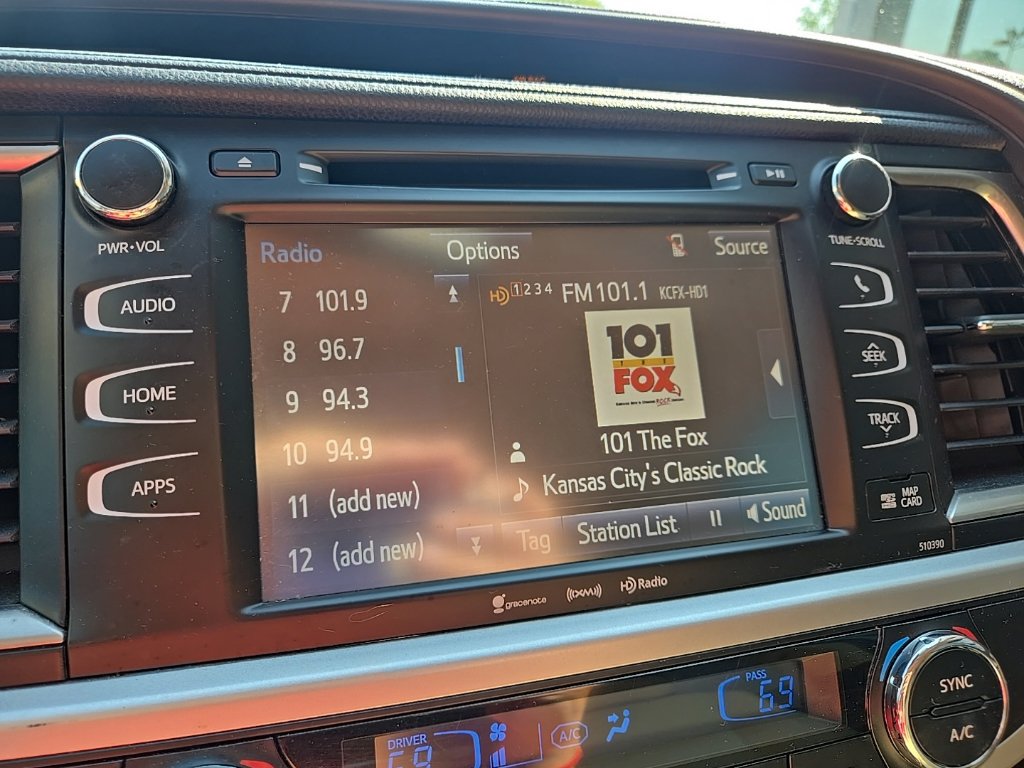 Used 2019 Toyota Highlander XLE FWD image 52
