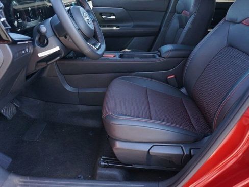 Certified 2025 Nissan Kicks SR image 32