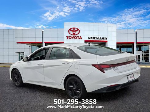Used 2023 Hyundai Elantra SEL FWD image 3