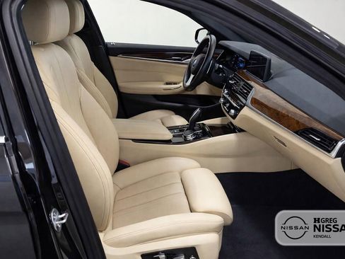 Used 2017 BMW 540i xDrive image 9