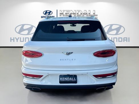 Used 2023 Bentley Bentayga AWD/4WD image 5