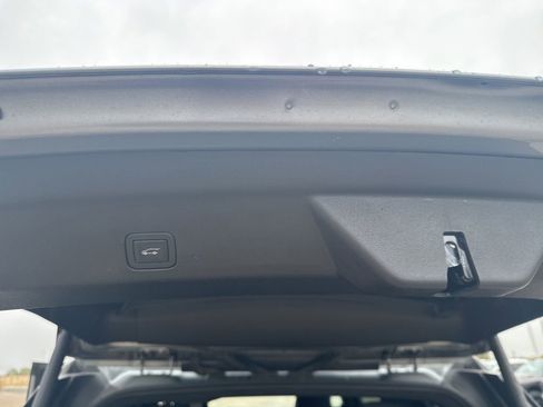 Used 2025 Chevrolet Tahoe LT AWD/4WD image 30