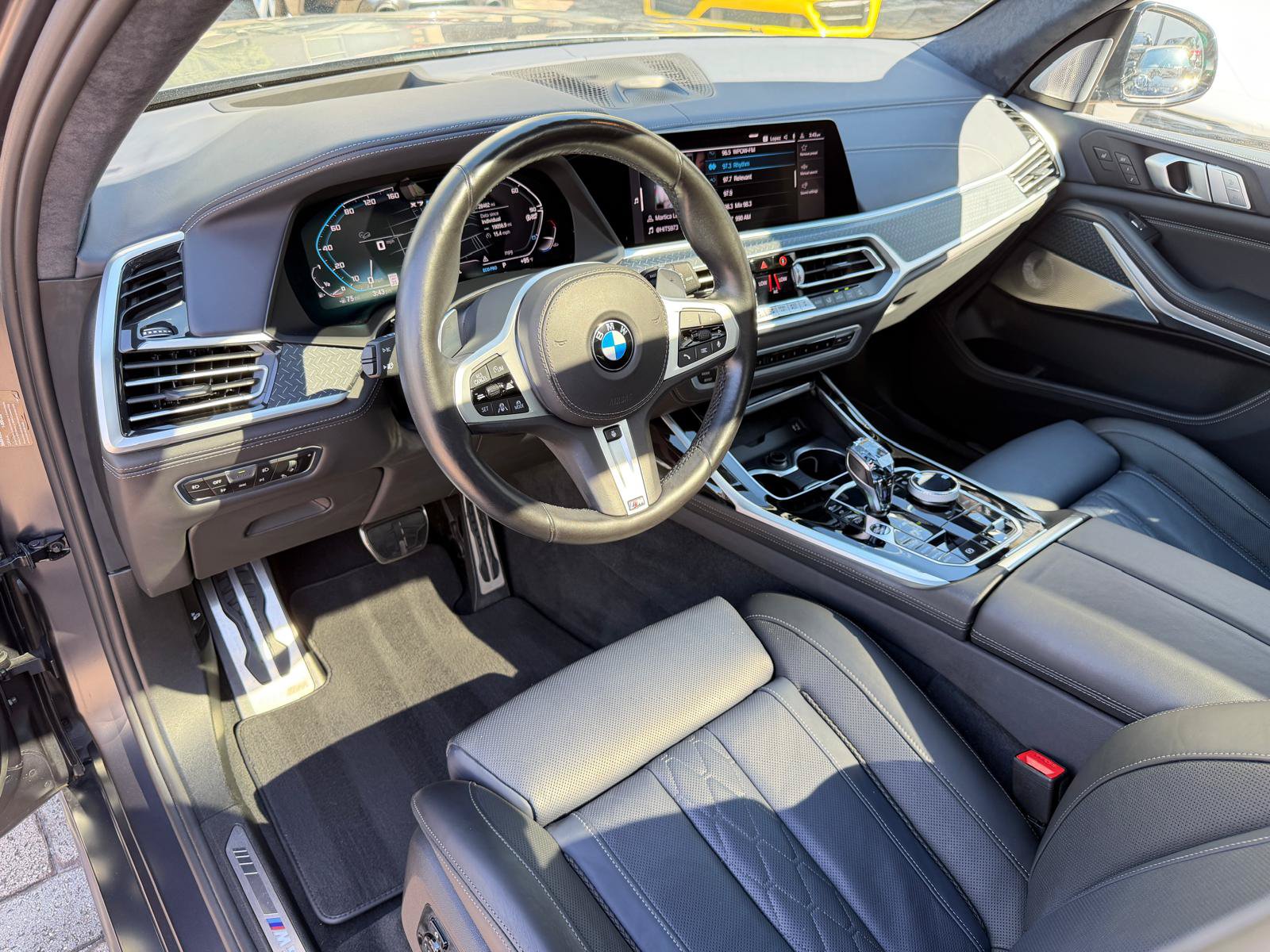 Used 2021 BMW X7 M50i AWD/4WD image 32