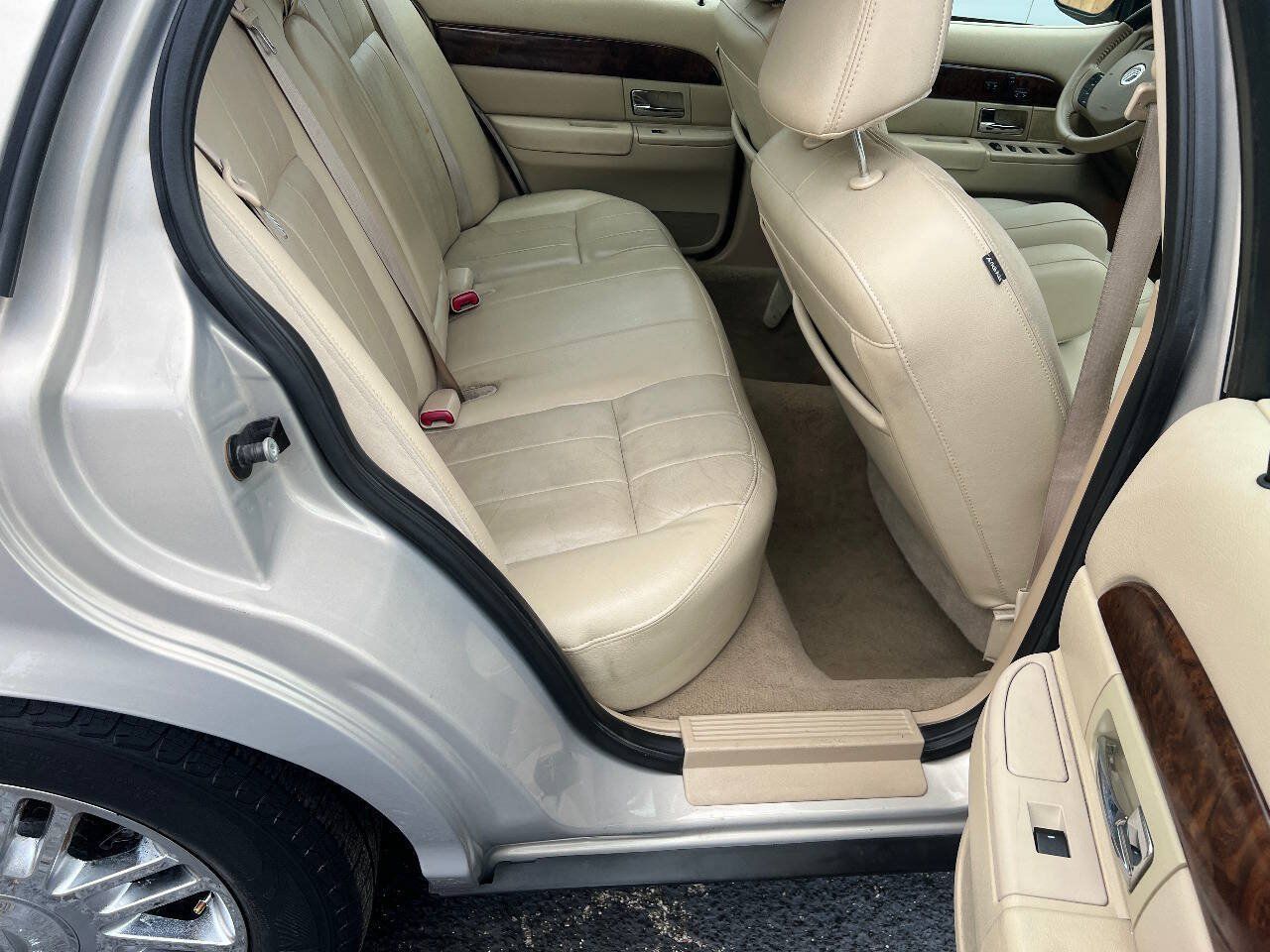 Used 2010 Mercury Grand Marquis LS RWD image 27