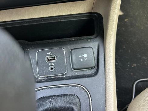 Used 2019 Jeep Cherokee Latitude w/ Popular Appearance Group FWD image 15