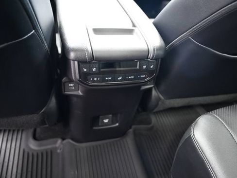 Used 2024 Toyota Grand Highlander AWD image 33