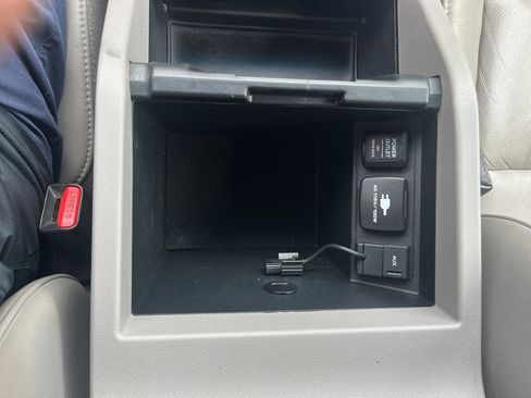 Used 2011 Honda Pilot Touring image 27
