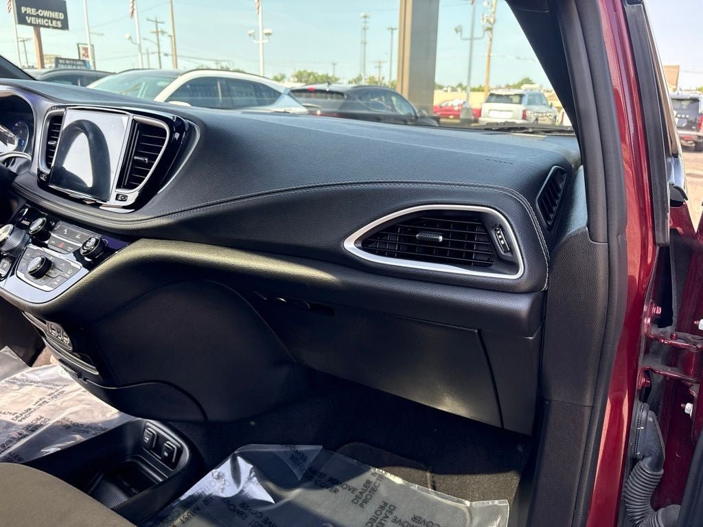 Used 2021 Chrysler Pacifica Touring w/ S Appearance Package FWD image 34