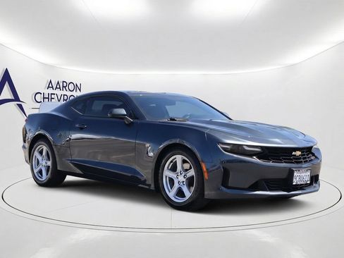 Used 2022 Chevrolet Camaro LT RWD image 3