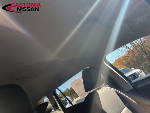 Used 2023 Volkswagen Tiguan SE image 23