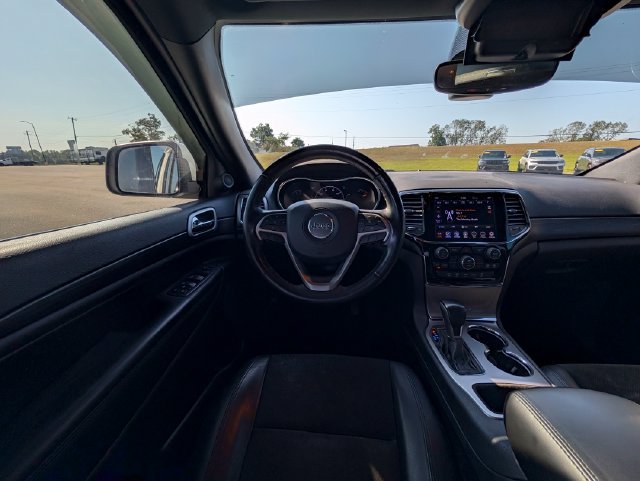 Used 2020 Jeep Grand Cherokee Altitude AWD/4WD image 13