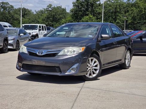 Used 2014 Toyota Camry XLE FWD image 1