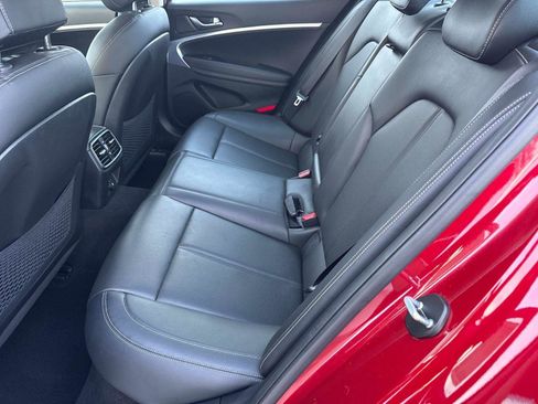 Used 2022 Genesis G70 2.0T image 13